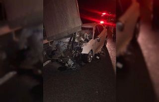 Kamyon lifti koptu, arkadan gelen otomobil üzerine...