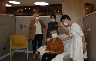 Kanser savaşçısı üç kadın, moral vermeye geldi