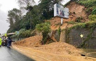 Karadeniz sahil yolunda heyelan