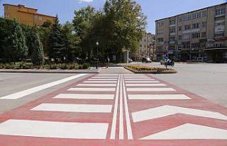 Karaman’da yol çizgisi ve yaya geçidi çalışması