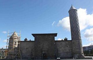 Karanlık Kümbet ve Yakutiye Medresesinde Restorasyon...