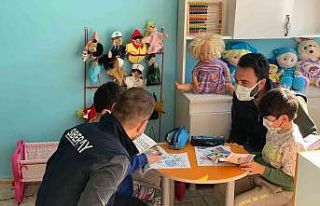 Kars’ta polis çocukları bilgilendirdi