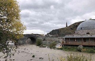 Kars’ta tarihi yerlerde sonbahar güzelliği