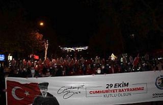 Kartal’da fener alayında buluşan binler, Cumhuriyet...