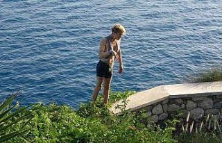 Kaybolan köpeğini tırmanarak aradığı falezlerde...