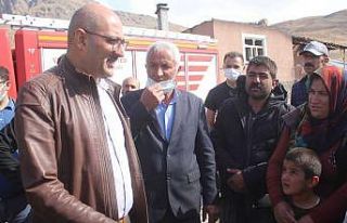 Kaymakam Aydın’dan evi yanan aileye destek sözü