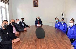 Kaymakam Öztürk’e voleybolculardan ziyaret