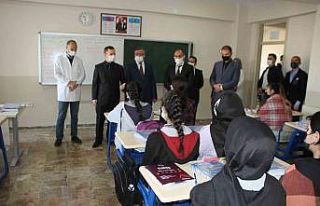 Kaymakamı Demirer, YKS’ye hazırlanan öğrencilere...