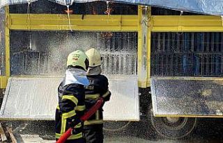 Kaynak yapılan kamyon kasası alevlere teslim oldu