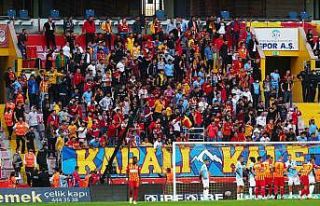 Kayserispor - Trabzonspor maçını 4 bin 289 taraftar...