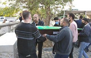 Kazada hayatını kaybeden baba oğul yan yana toprağa...