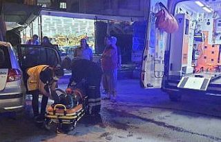 Kazada savrulan otomobil aydınlatma direğine çarptı:...