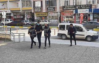 Kendisini savcı olarak tanıtıp 351 bin TL dolandırdı