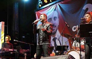 Kestel’de Gökhan Tepe’den ‘Cumhuriyet’ konseri