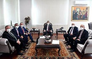 Kilis heyeti Bakan Özer ile bir araya geldi