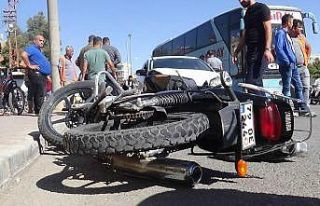 Kilis’te otomobil motosikletle çarpıştı: 2 ağır...
