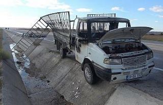 Kırklareli’de seyir halindeki kamyonet alev aldı