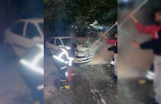 Kırklareli’nde park halindeki otomobil alev aldı