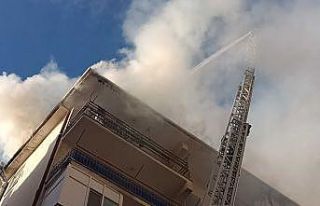 Kırşehir’de araç ve çatı yangınını itfaiye...