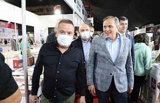 Kitap Fuarı’na öğrenci ilgisi