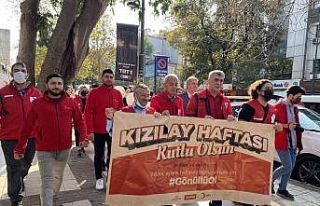 Kızılay Haftası Üsküdar’da yürüyüş ile...
