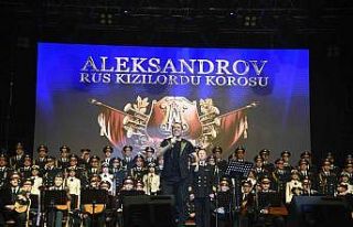 Kızılordu Korosu ve Haluk Levent Adanalılara unutulmaz...