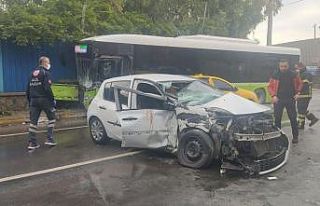 Kocaeli’de otobüs ile otomobil çarpıştı: 1’i...
