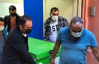 Kocasını bıçakla öldürdü