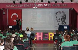 Kolej öğrencilerine dünya kültürleri tanıtılıyor