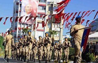 Komandolar 29 Ekim coşkusunu ikiye katladı