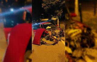 Kontrolden çıkan otomobil refüje çarptı: 2 yaralı