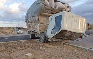 Konya’da refüje çarpan kamyon sürücüsü hayatını...