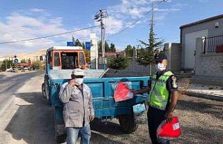 Korkuteli’de jandarma, traktör sürücülerine...