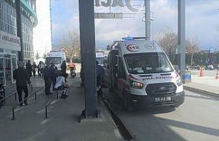 Köy meydanında bıçaklı kavga: 2 yaralı