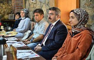 Kritik edebiyat sohbetleri devam ediyor