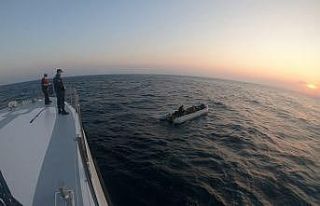 Kuşadası açıklarında 34 düzensiz göçmen kurtarıldı