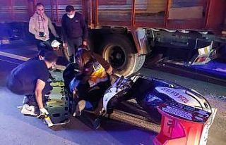 Kuşadası’nda motosiklet kamyona çarptı: 1 yaralı