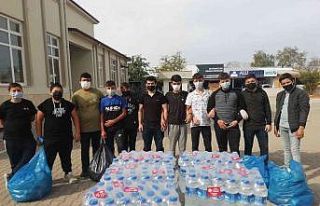 Liseliler çevrelerini temizliyor, sularını içiyorlar