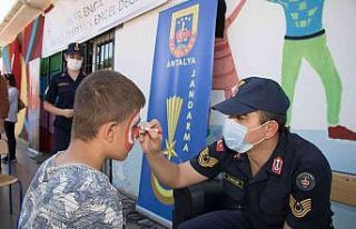 Lösemi haftası nedeni ile jandarma özel çocuklarla...