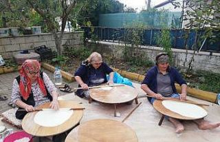 Mahalleli kadınlar kış hazırlığı yapıyor