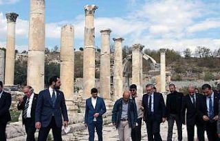 Mahir Ünal Stratonikeia’yı gezdi