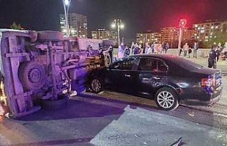 Malatya’da ambulans ile otomobil çarpıştı: 4...