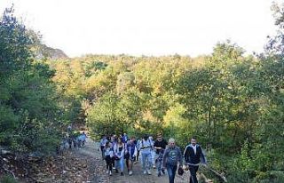 Manyaslı gençlerden doğa yürüyüşü