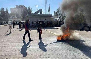 Mardin itfaiyesinden gerçeği aratmayan yangın ve...