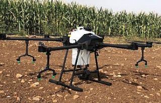 Mardin’de drone ile zirai ilaçlama yaparak ürün...