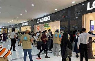 Mardin’in en büyük alışveriş merkezinde çocuklar,...