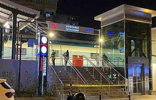 Marmaray Bostancı’da tren raylarına atlayan kişi...