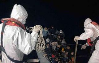 Marmaris açıklarında 21 düzensiz göçmen kurtarıldı