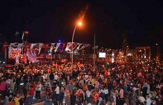 Marmaris’te binlerce kişi fener alayında buluştu