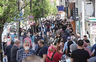 Maske yüzdeki duyguları örttü